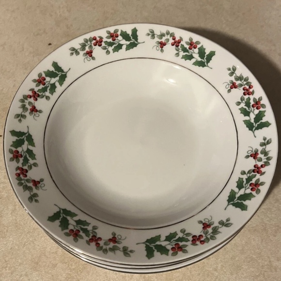 Vintage Gibson China Gold Trim Holly Berry Christmas Charm 6" Soup Bowls 8 Count - Picture 5 of 8
